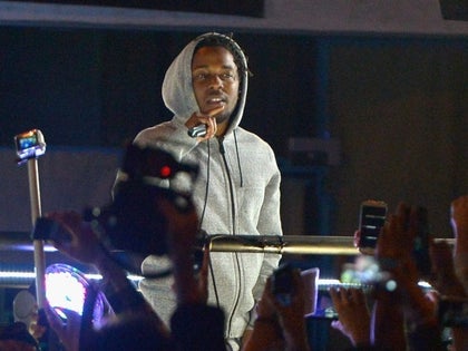 0325_kendrick_lamar_street_performance02