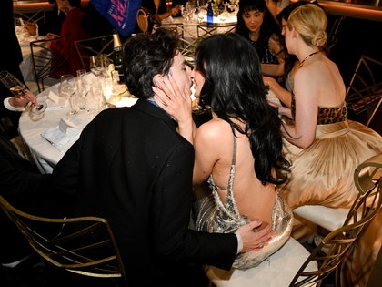 Kylie Jenner Timothee Chalamet Kissing Golden Globes Photos 5